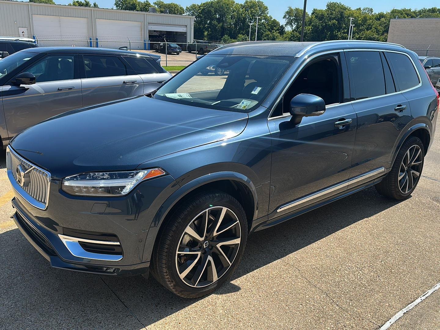 2024 Volvo XC90 Ultimate Bright Theme