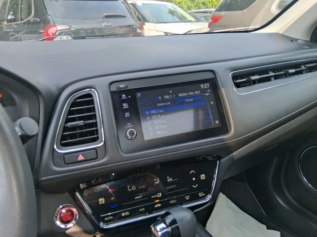 Used 2022  Honda EX image 10