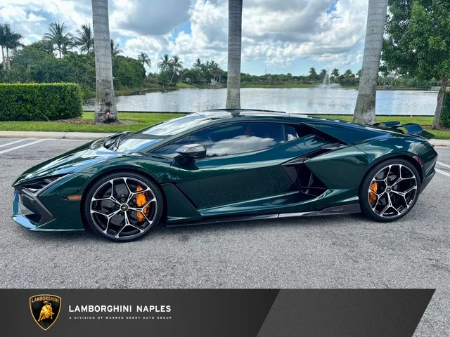 2025 Lamborghini Revuelto 