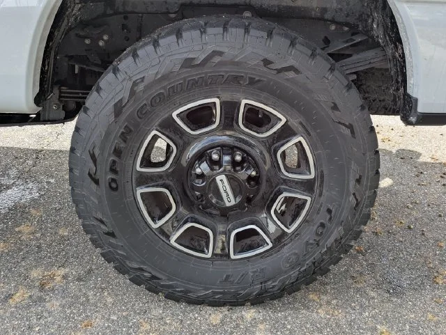 Used 2025 Avalanche Ford Platinum image 9