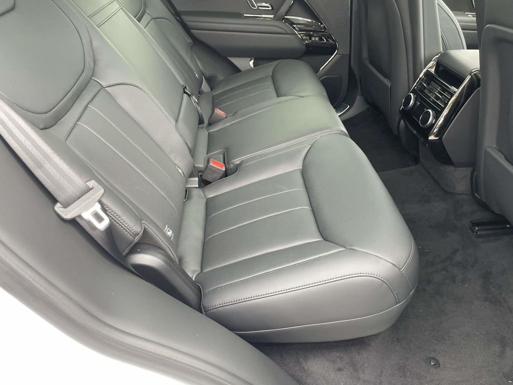 New 2026 Fuji White Land Rover Dynamic SE image 18