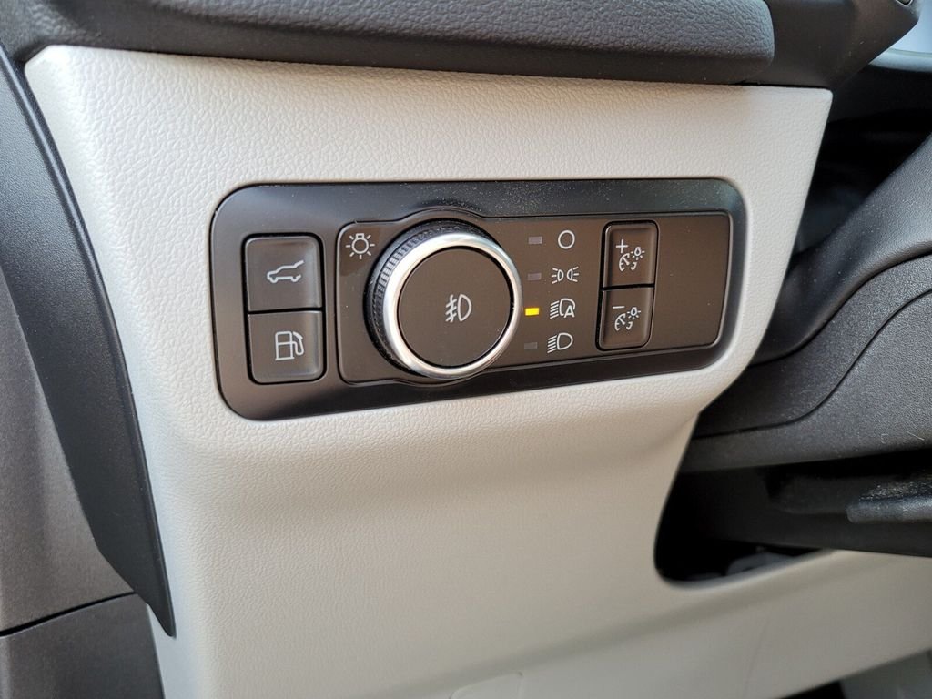Used 2024 White Ford Base image 30