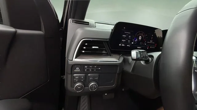 Used 2025 Black Chevrolet Z71 image 18
