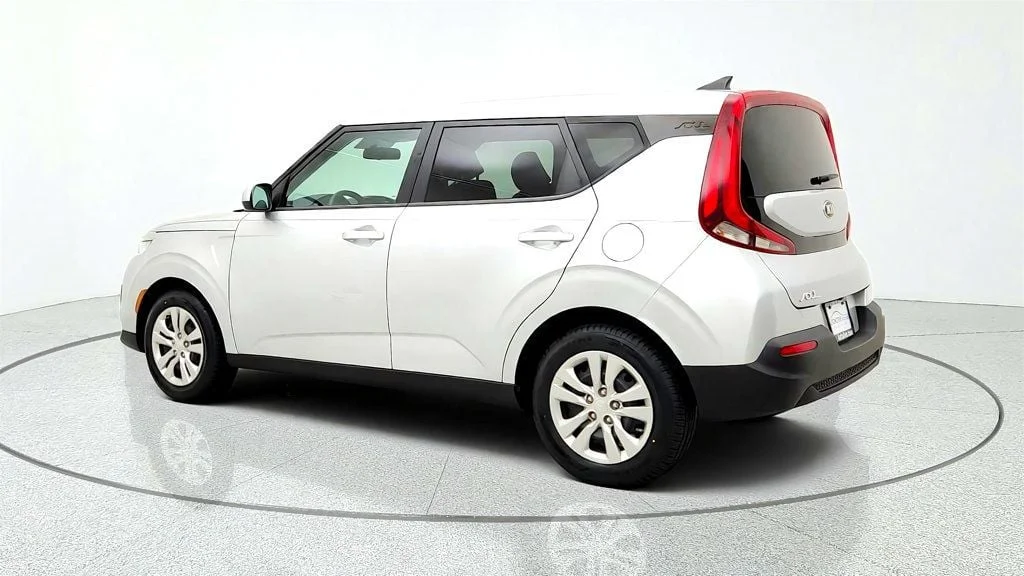 Used 2021 Sparkling Silver Kia LX IVT image 7