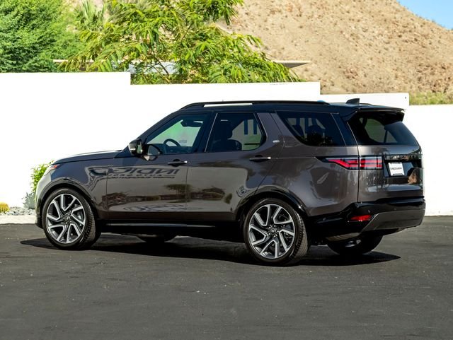 Certified Used 2025 Charente Gray Premium Metallic Land Rover Dynamic SE image 9