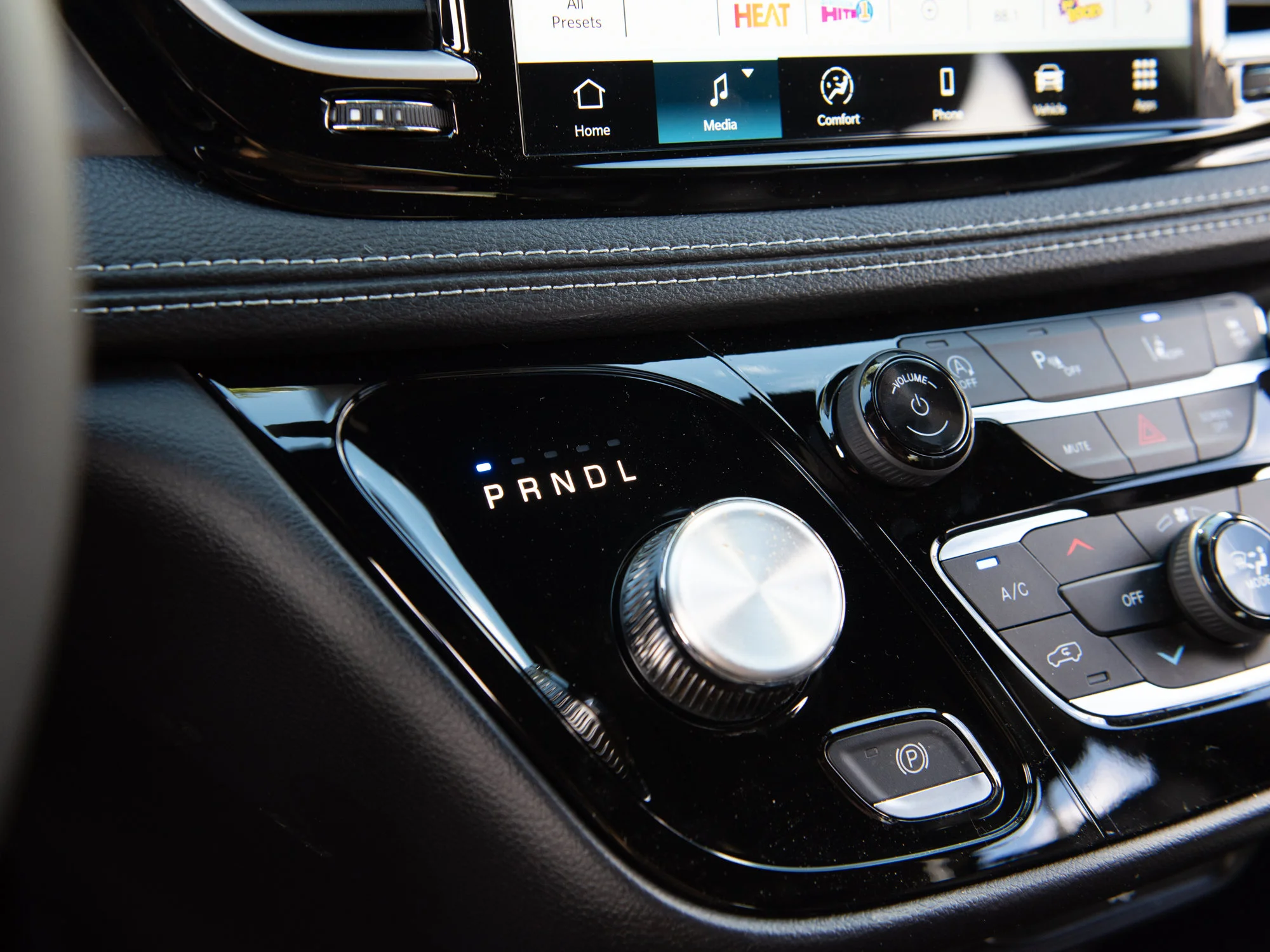 New 2027 White Chrysler Select*, Remote Start, Heated Leather Seats, Lane Departure Warning image 14