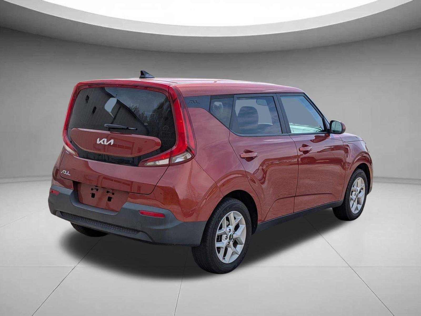 Used 2022 Mars Orange Kia LX image 5