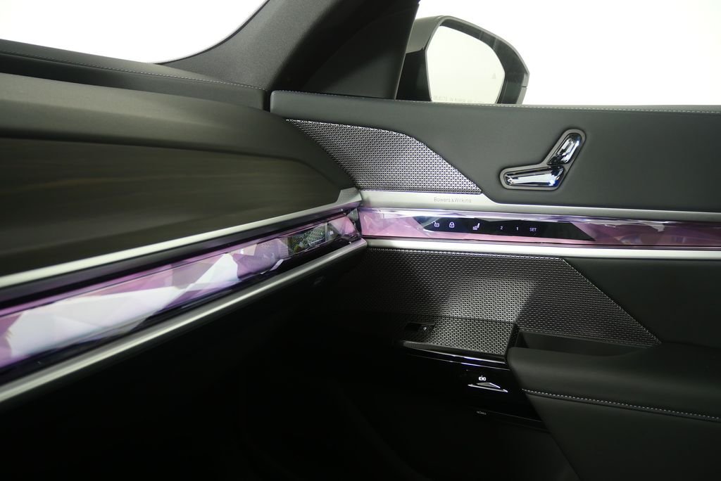 2026 BMW 7 Series 750e - Photo 29