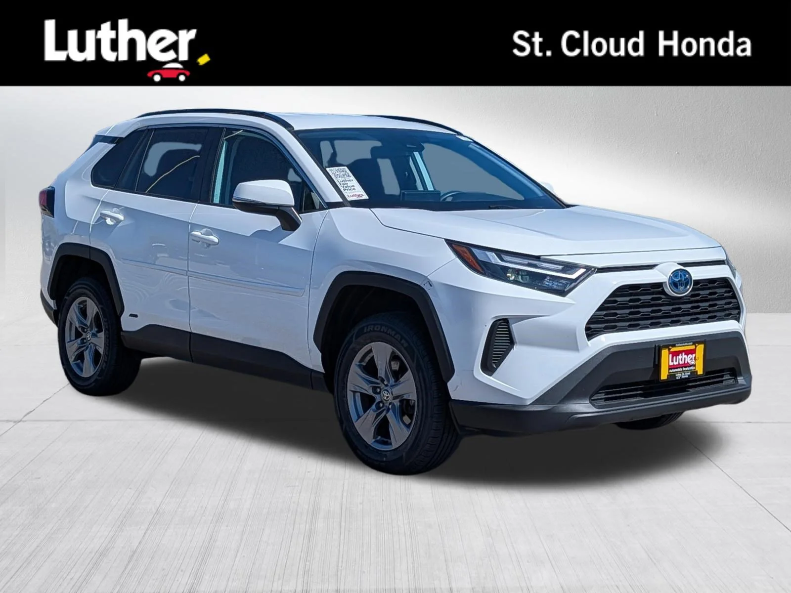 Used 2022 White Toyota Hybrid XLE image 1