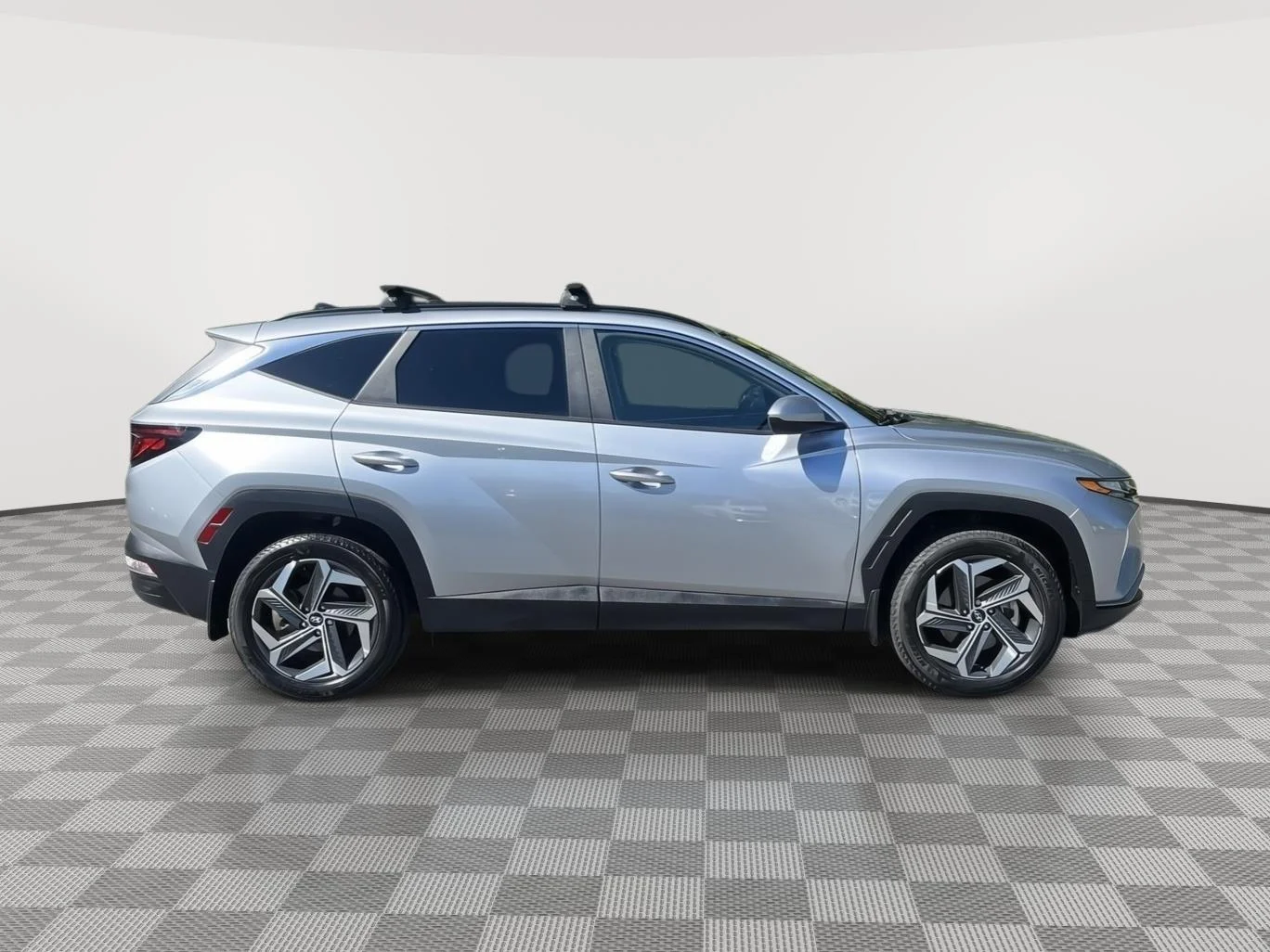 Used 2024 Shimmering Silver Hyundai SEL image 4