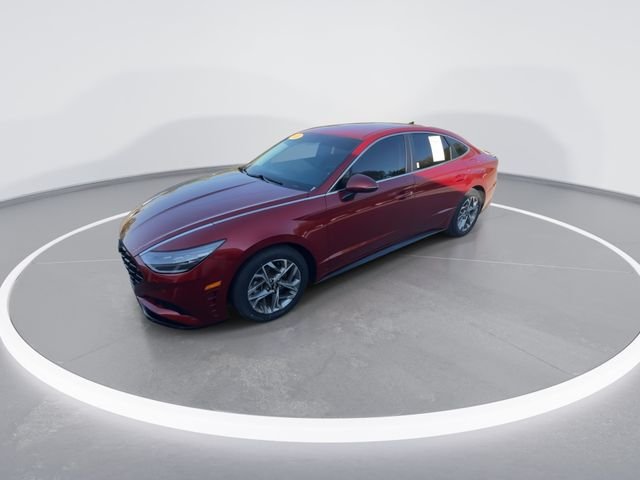 Used 2023 Red Hyundai SEL image 4