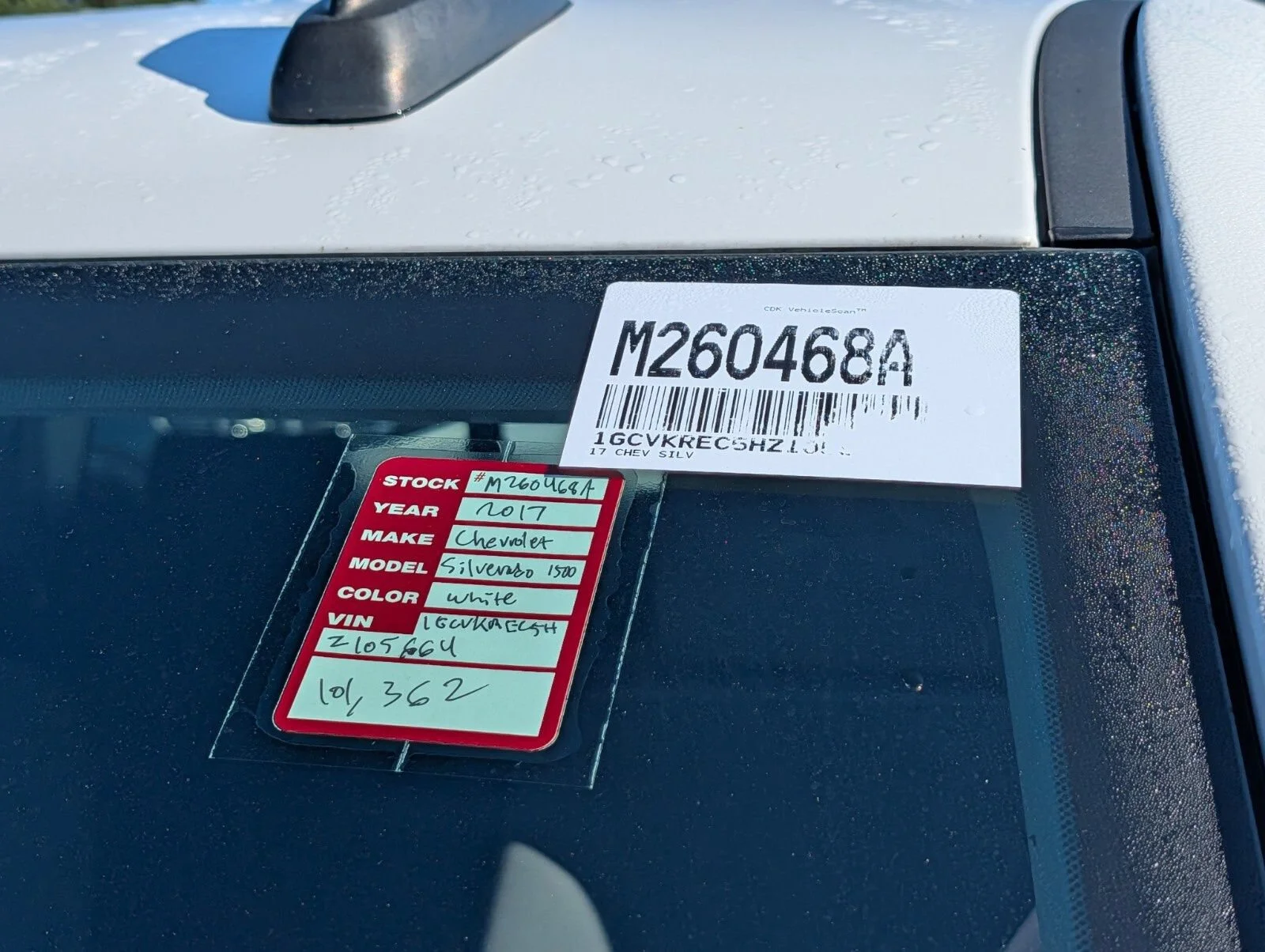 Used 2017 SUMMIT WHITE Chevrolet LT image 31