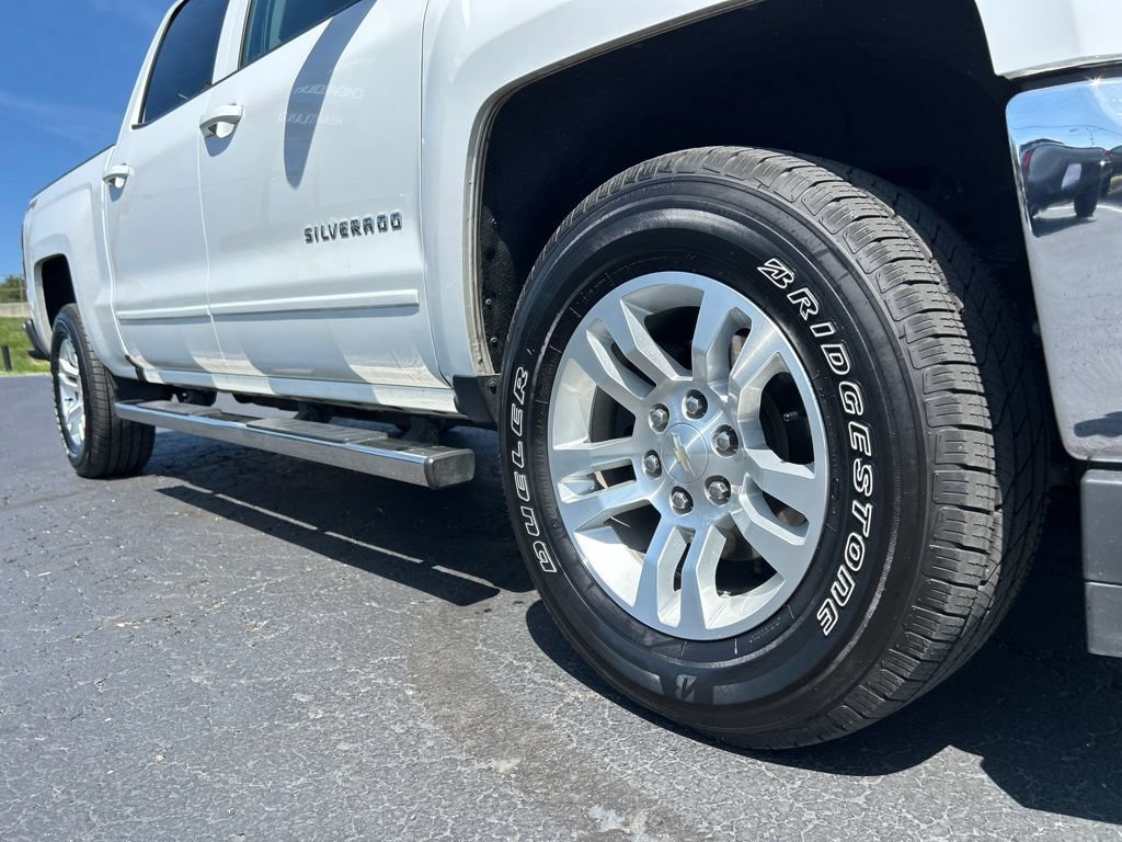 Used 2018 SUMMIT WHITE Chevrolet LT image 11