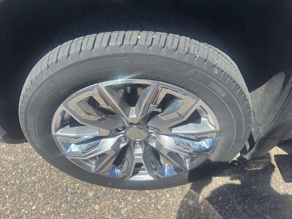 Used 2025 Sterling Metallic GMC Denali image 34