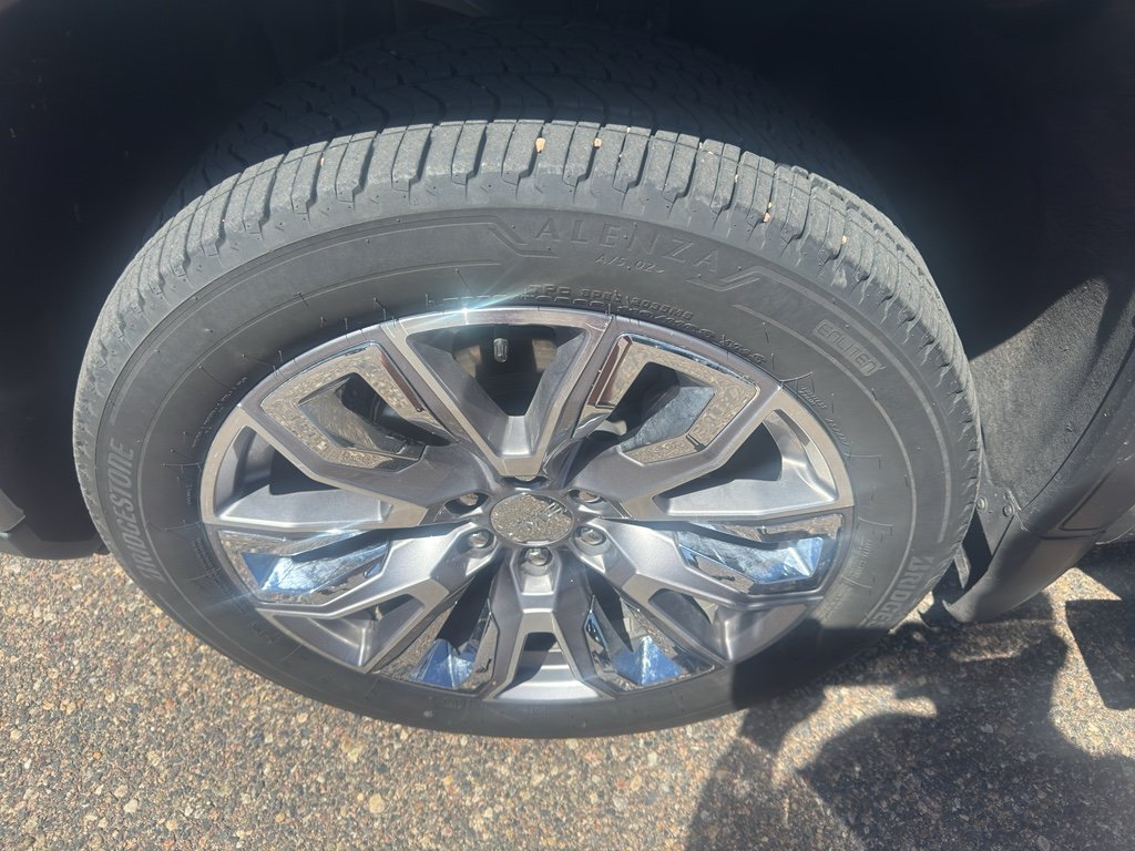 Used 2025 Sterling Metallic GMC Denali image 34