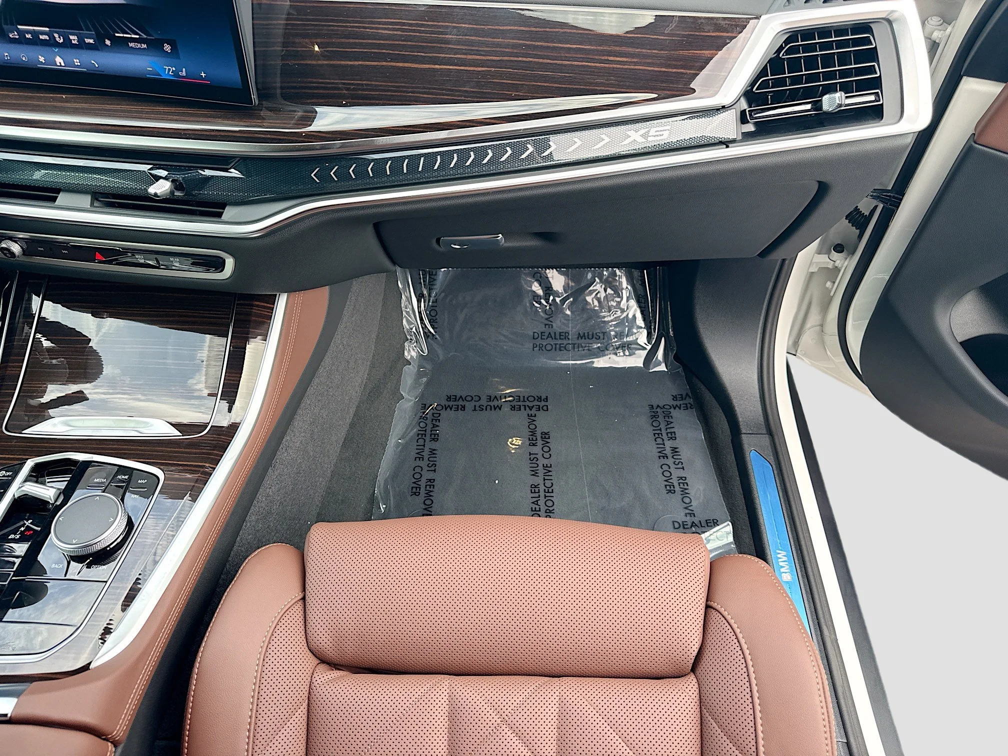 New 2026 Mineral White Metallic BMW sDrive40i image 18