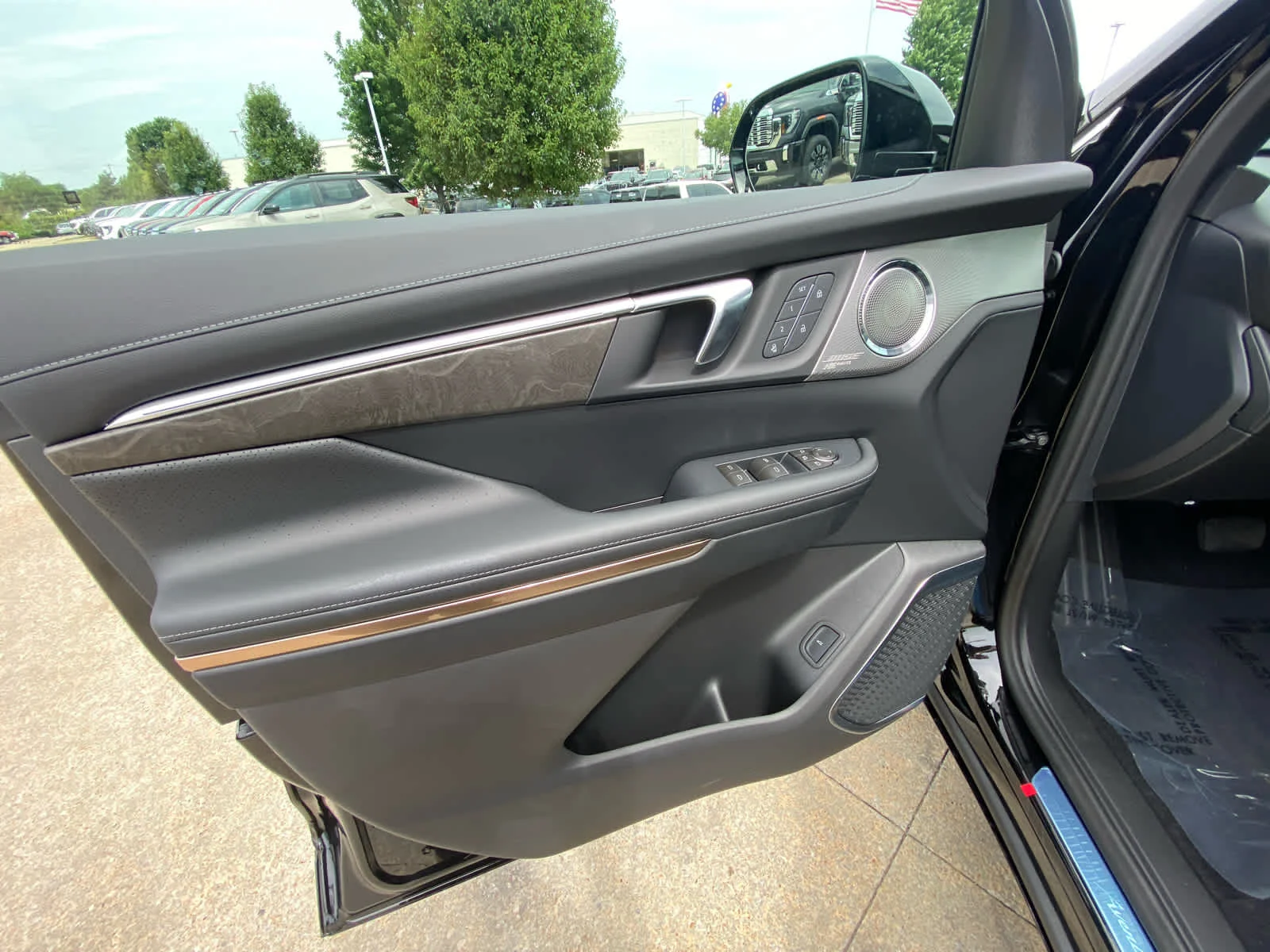 New 2026 Ebony Twilight Metallic Buick Avenir image 6