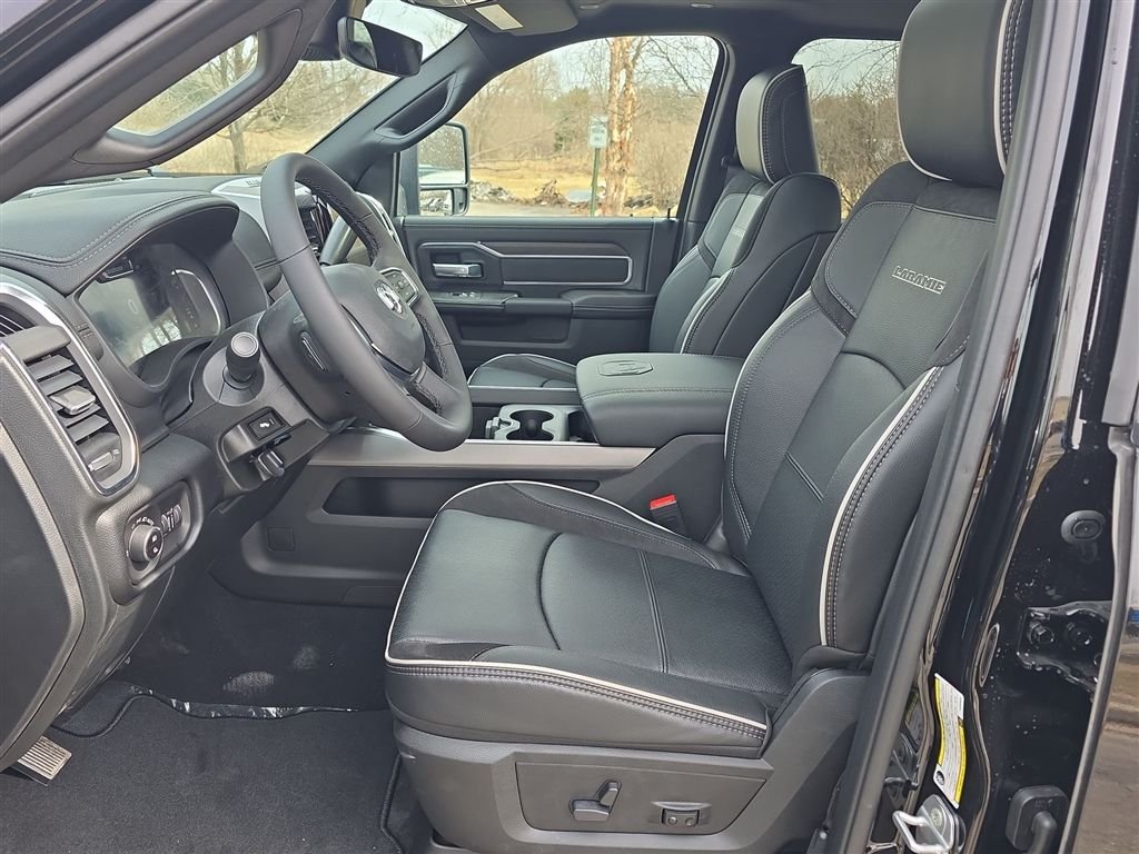 New 2026 Diamond Black Crystal Pearl-Coat Exterior Paint RAM Laramie image 18