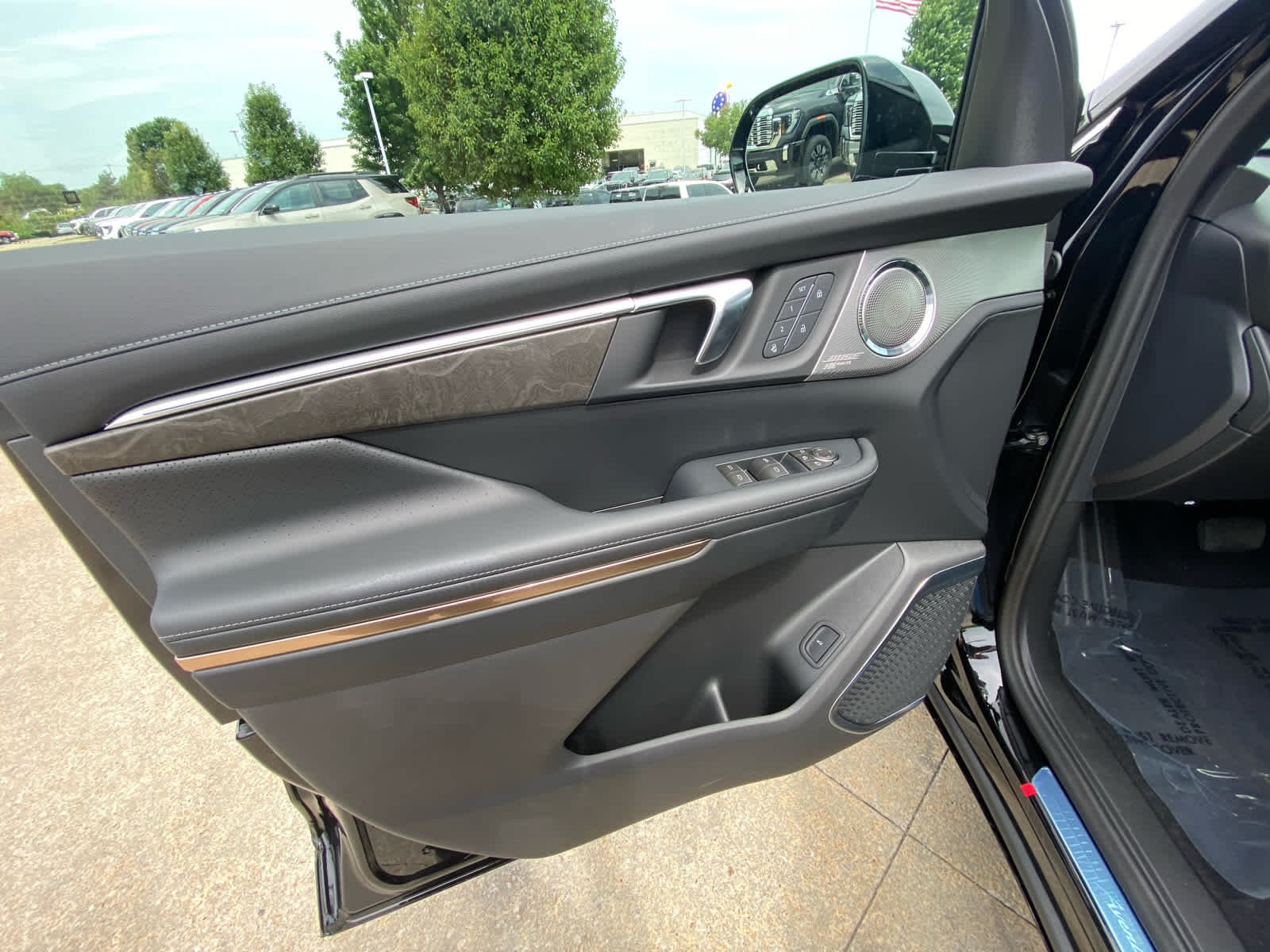 New 2026 Ebony Twilight Metallic Buick Avenir image 6