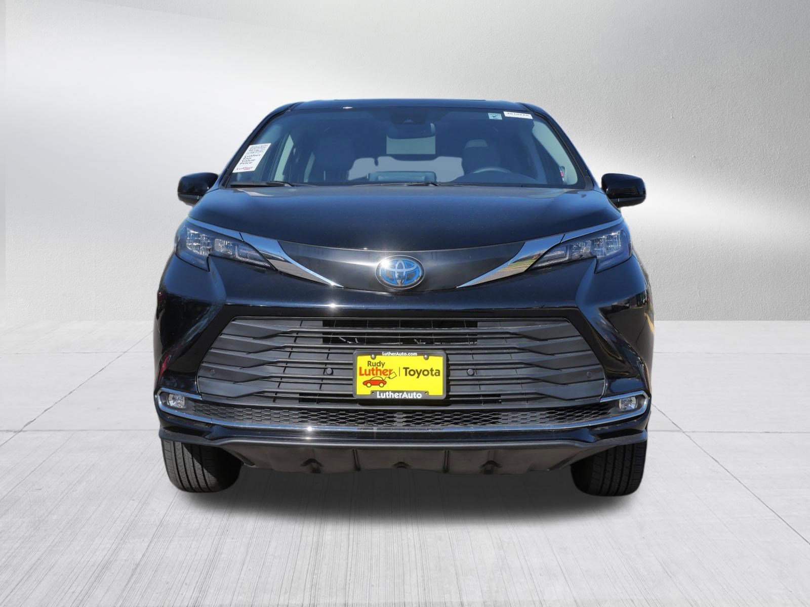 Used 2024 Toyota Sienna XLE with VIN 5TDJRKEC8RS218352 for sale in Golden Valley, Minnesota