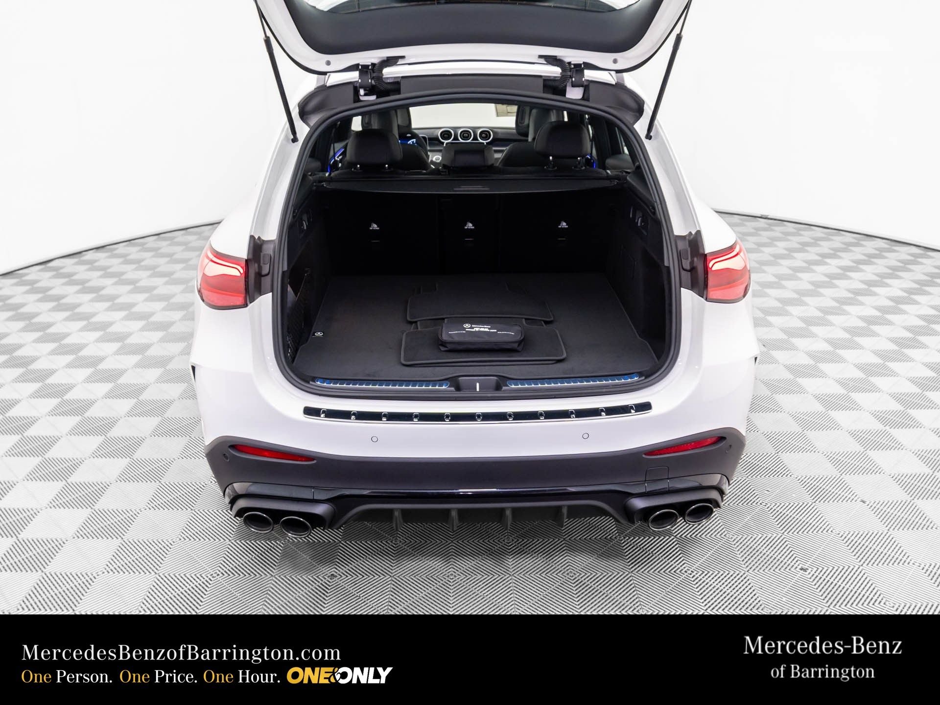 New 2026 Polar White Mercedes-Benz GLC 43 AMG® image 33