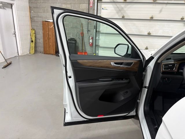 New 2026 White/off-white Volkswagen 2.0T SE w/Technology image 10
