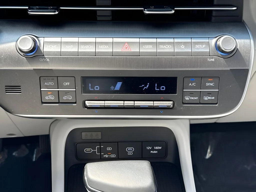 Used 2025 Black Hyundai SEL image 17