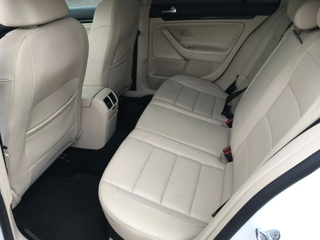 Used 2013  Volkswagen 2.0L TDI image 27
