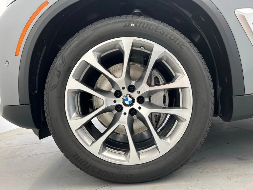 New 2026 Skyscraper Grey Metallic BMW xDrive40i image 23