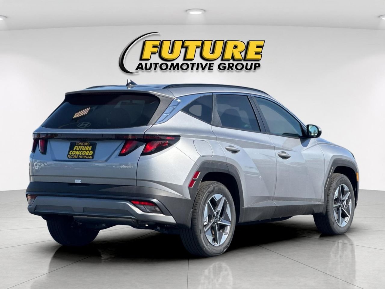 New 2025 Silver Hyundai SEL image 3