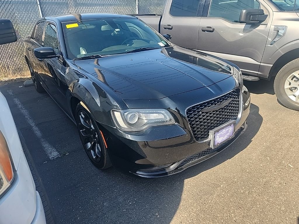 2017 Chrysler 300 S's photo