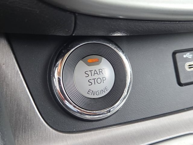 Used 2019 Pearl White Nissan SL image 19