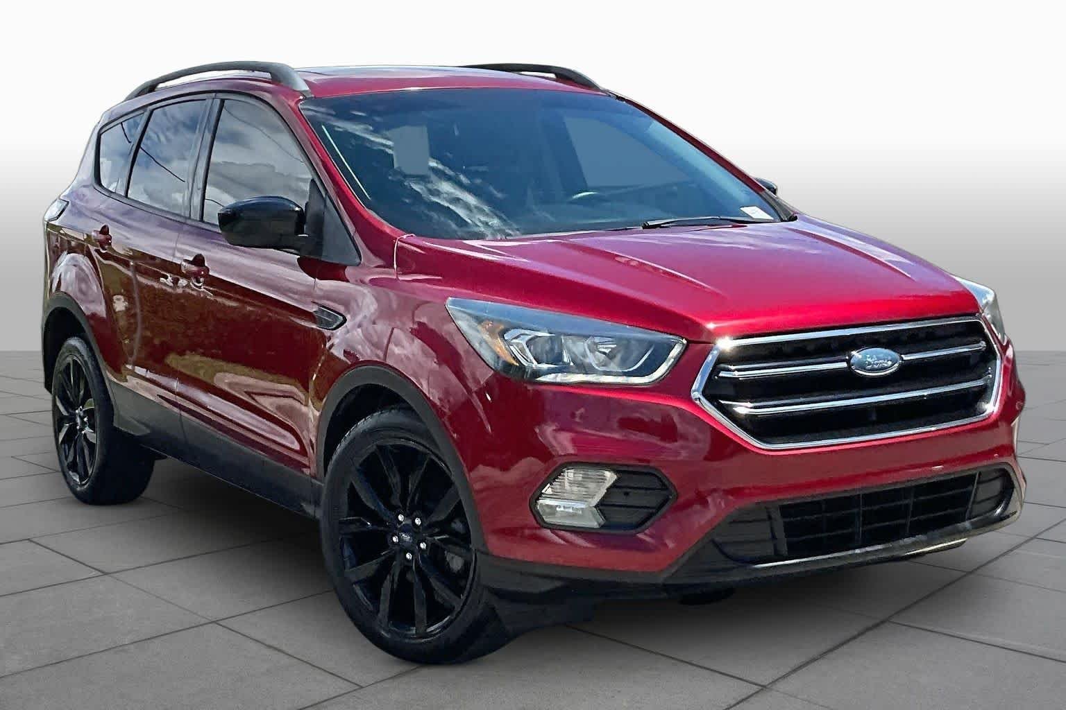 Used 2017 Ruby Red Metallic Tinted Clearcoat Ford SE image 3