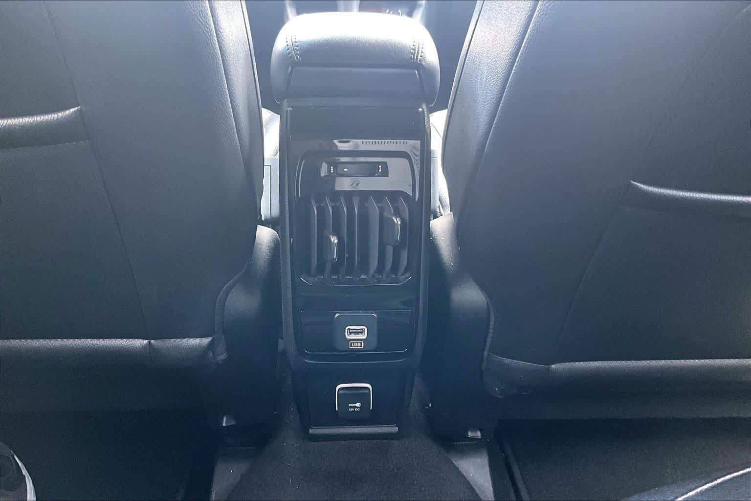 Used 2024 Bright White Clearcoat Jeep Latitude image 33