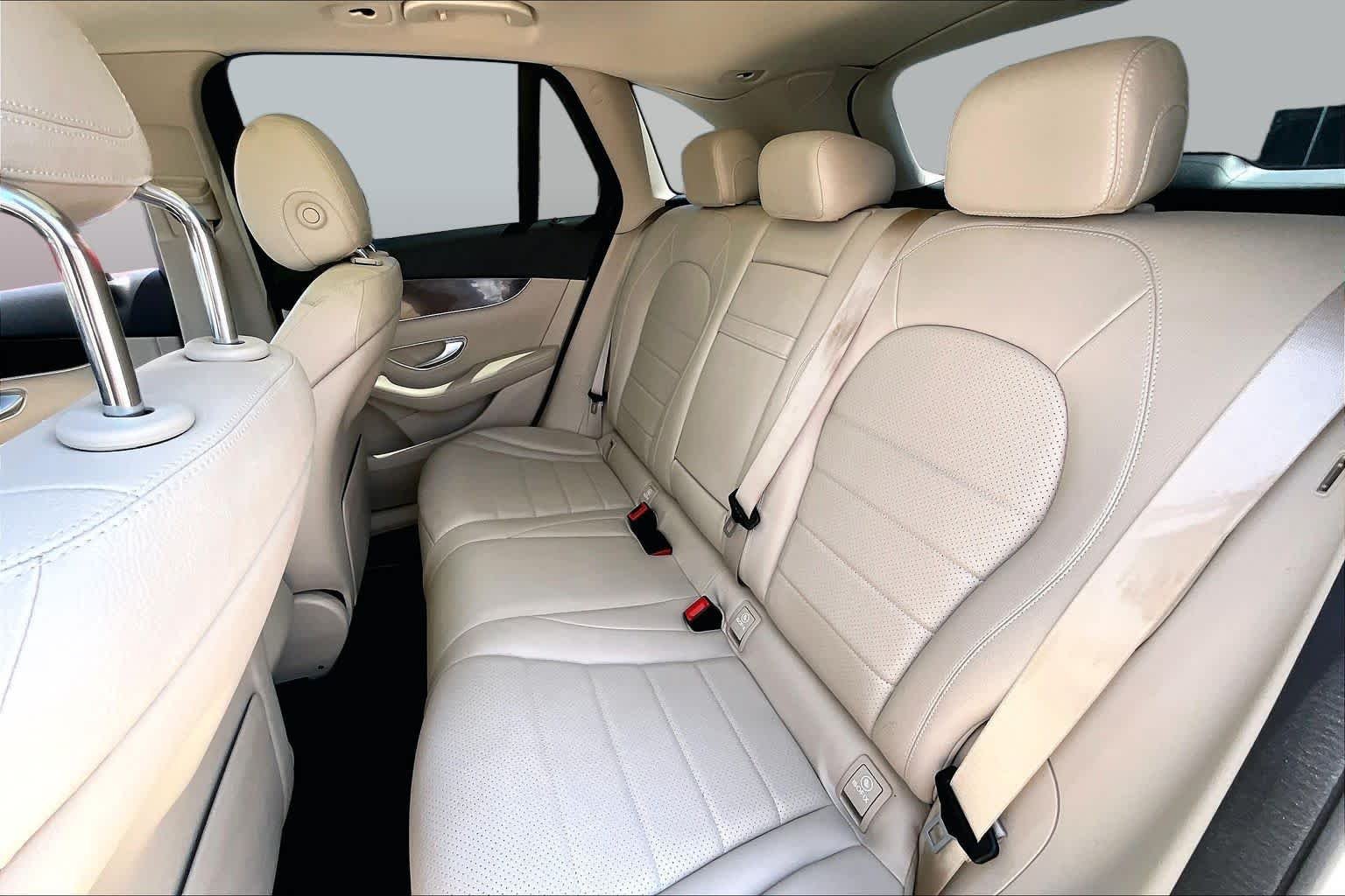 Used 2022 Polar White Mercedes-Benz GLC 300 image 19