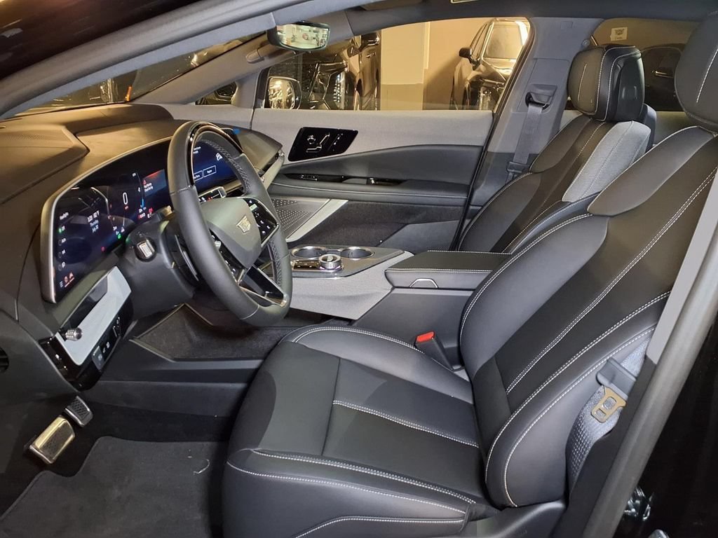 2027 Cadillac OPTIQ Luxury - Photo 15
