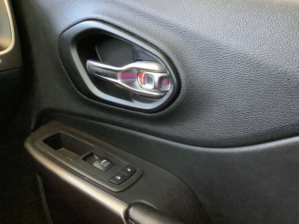 Used 2021 White Jeep Latitude Plus image 15