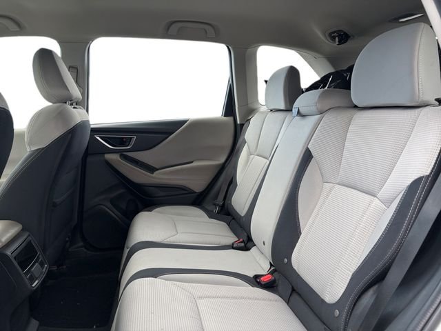 Used 2022 White Subaru  image 12