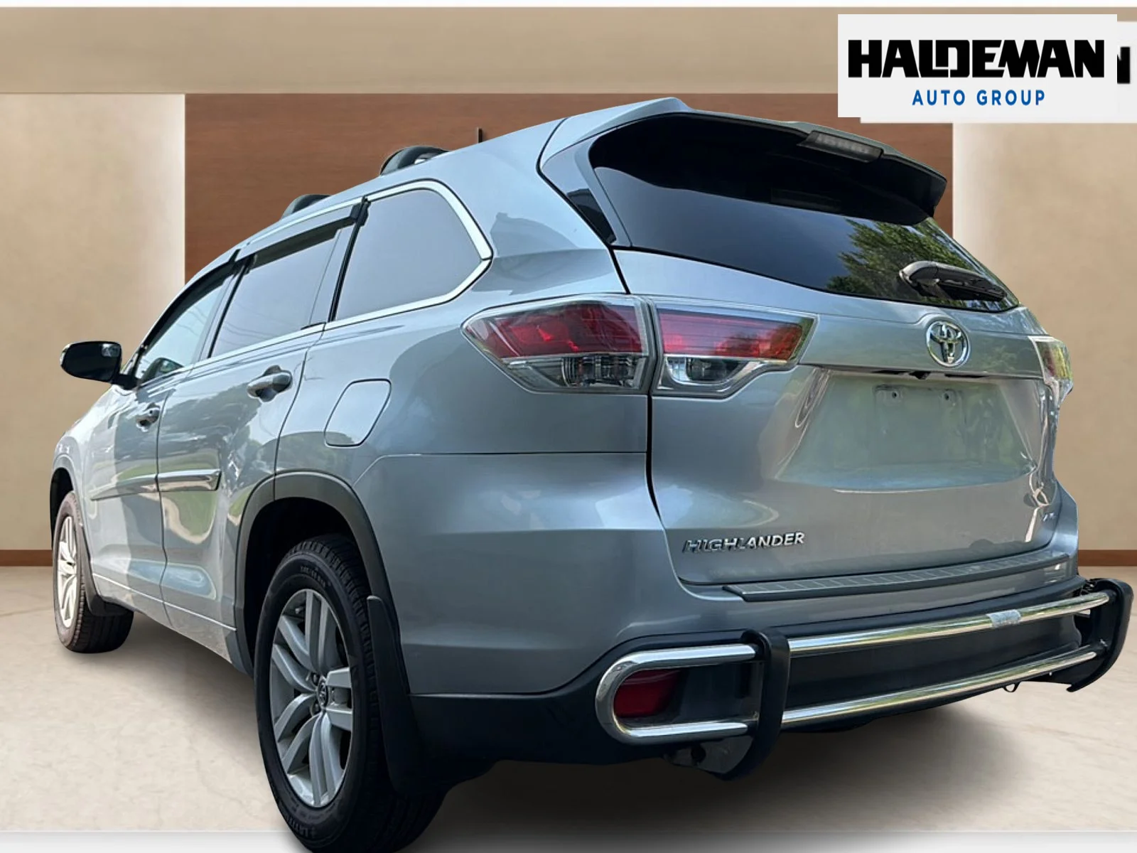 Used 2016  Toyota  image 3