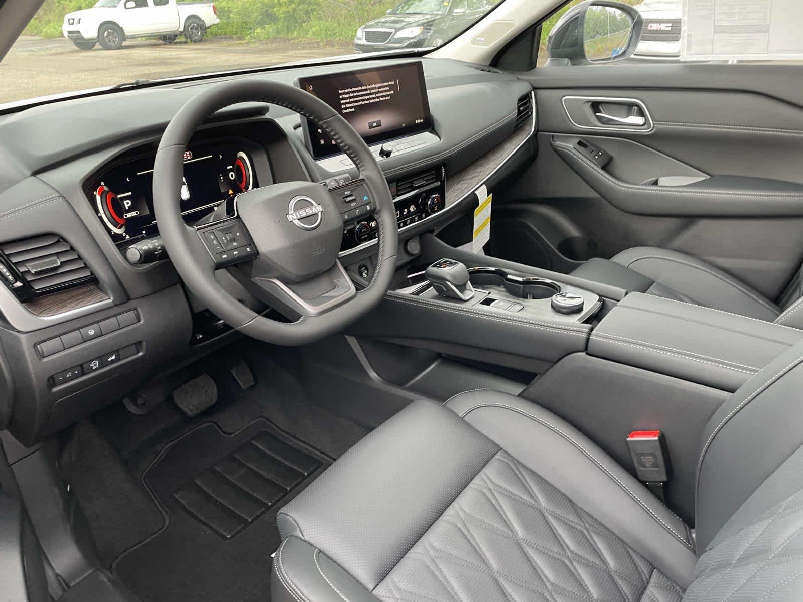 New 2026 Everest White Pearl/Super Black Nissan Platinum image 12