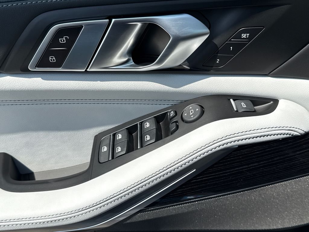 New 2026 Skyscraper Grey Metallic BMW xDrive50e image 25