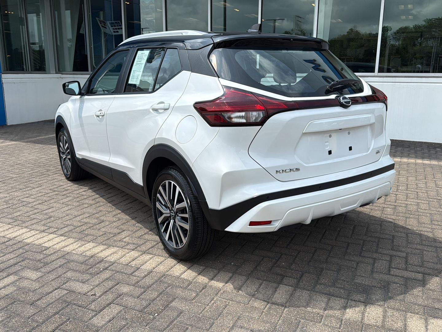 Used 2023 Aspen White Tricoat/Super Black Nissan SV image 3