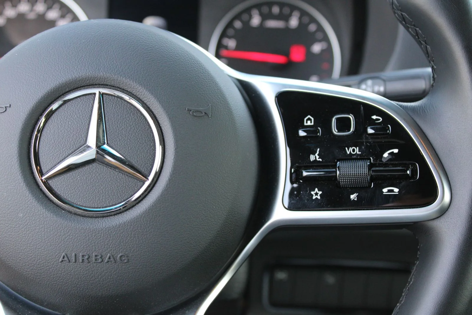 Used 2022  Mercedes-Benz Crew 144 WB image 31