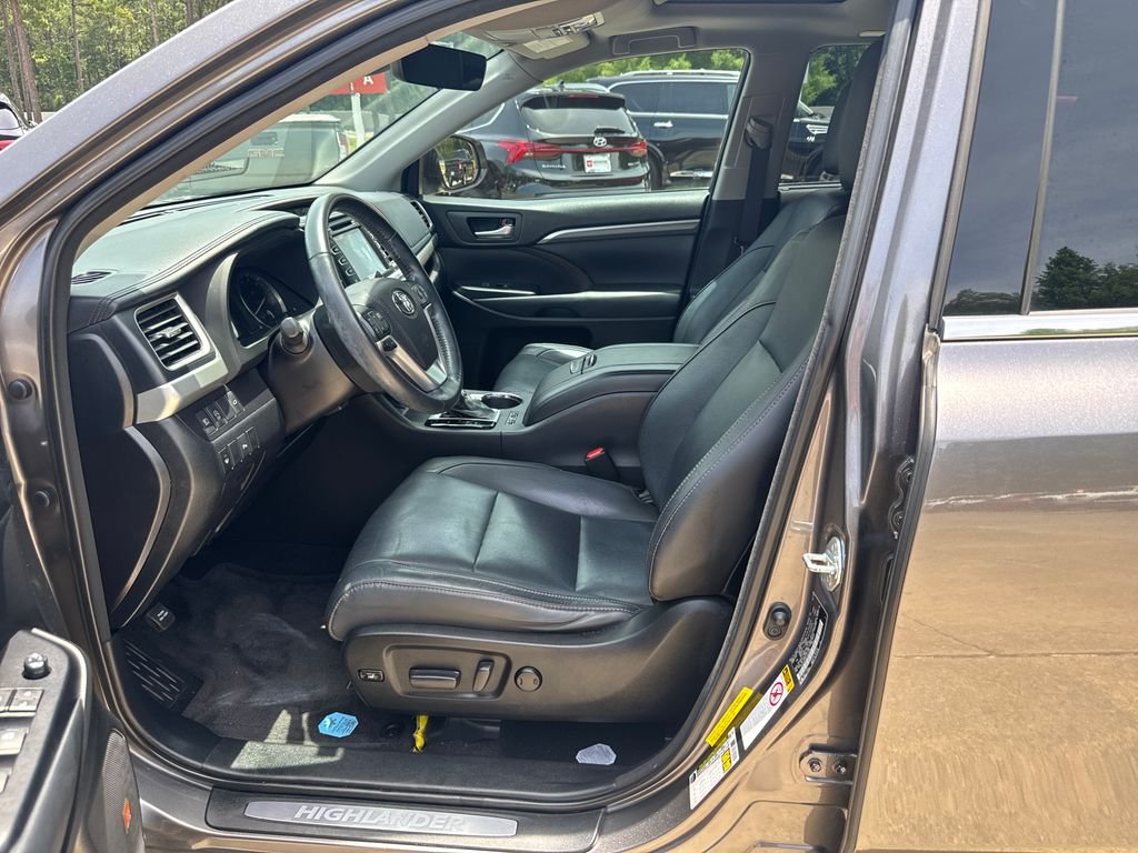 Used 2018 Gray Toyota Limited image 16