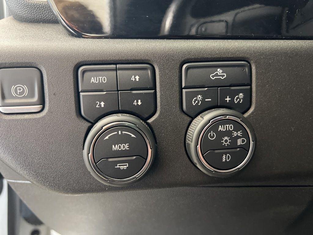 Used 2022 Summit White Chevrolet RST image 10