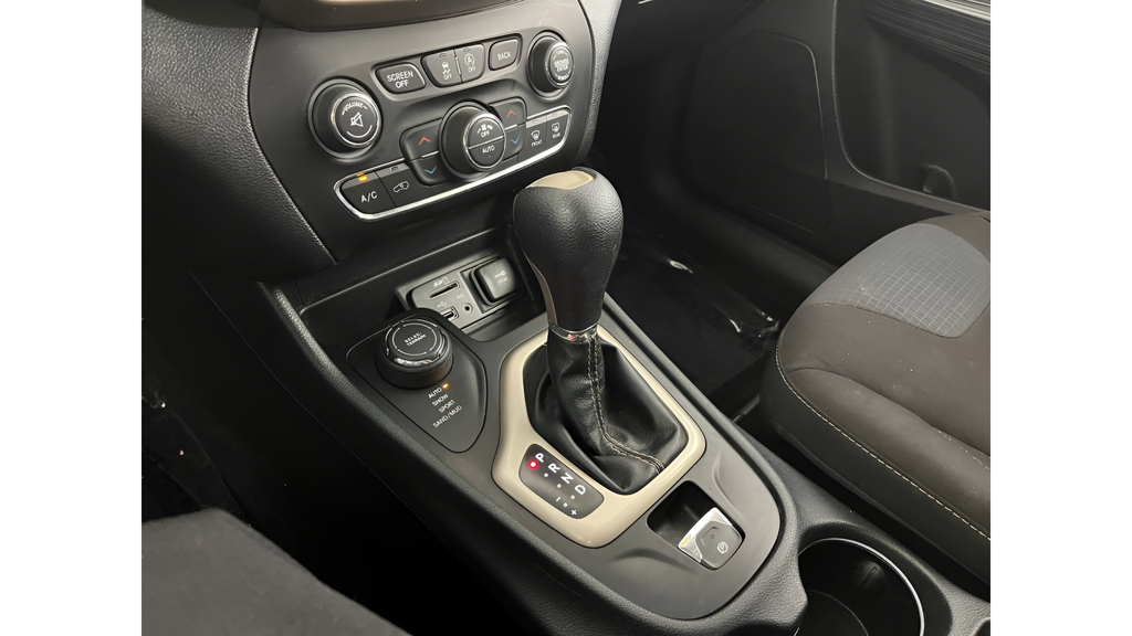 Used 2016 Billet Silver Metallic Jeep Latitude image 23