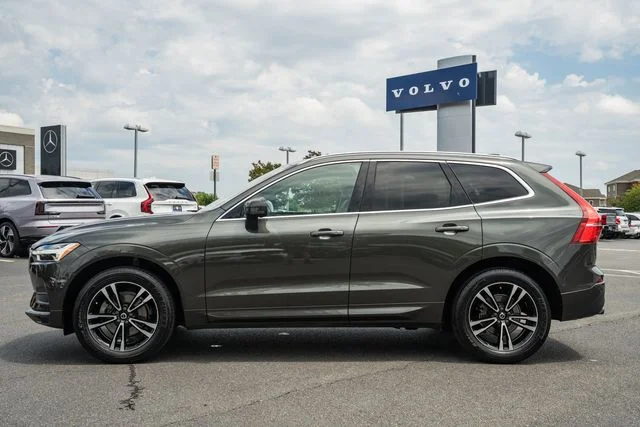 Used 2020 Green Volvo T5 Momentum image 4