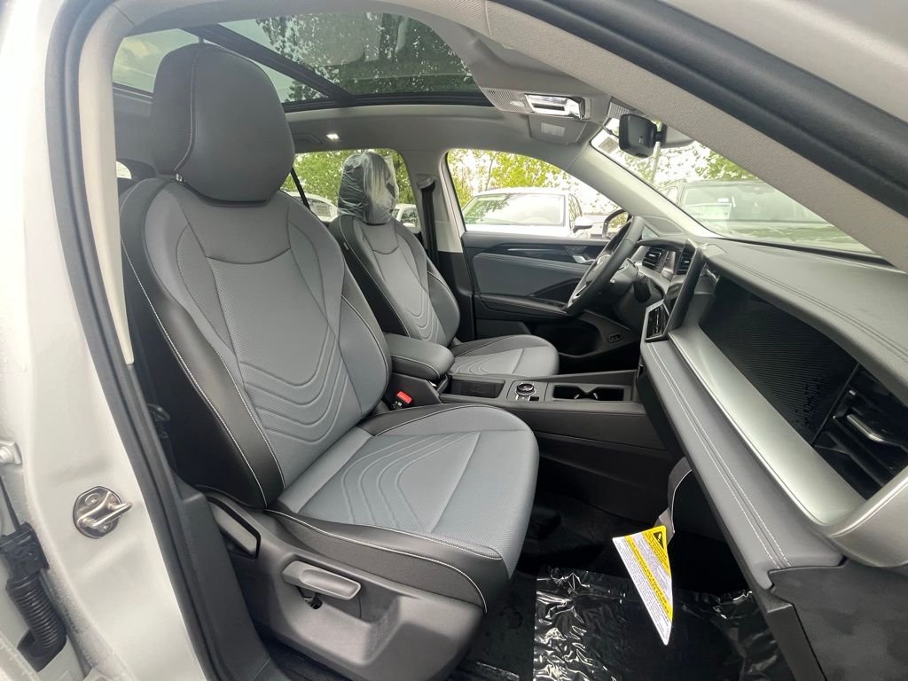 New 2026 White/off-white Volkswagen 2.0T SE image 12