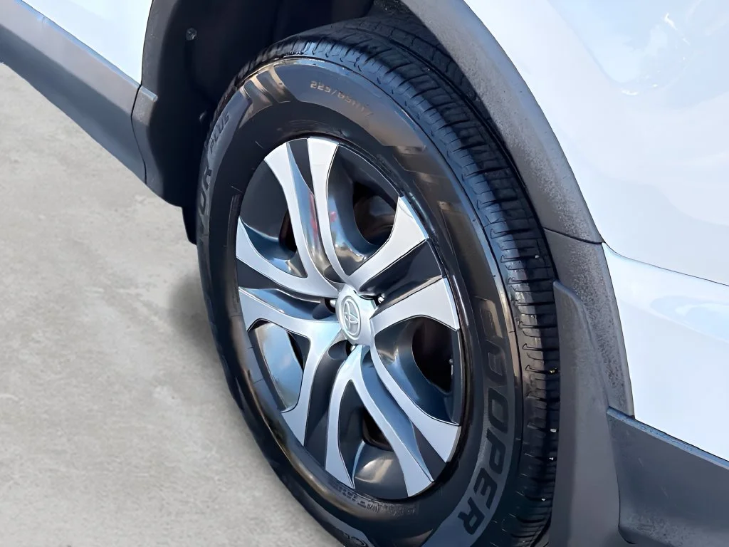 Used 2018 Super White Toyota LE image 9