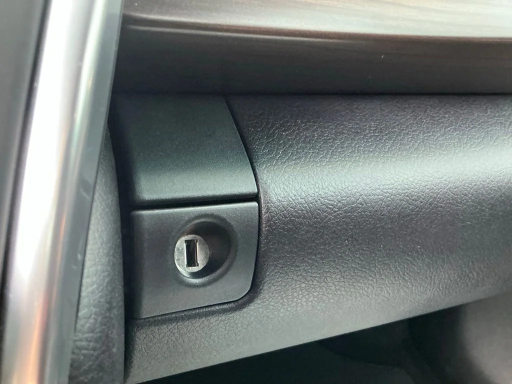 Used 2017 Silver Toyota XLE image 47
